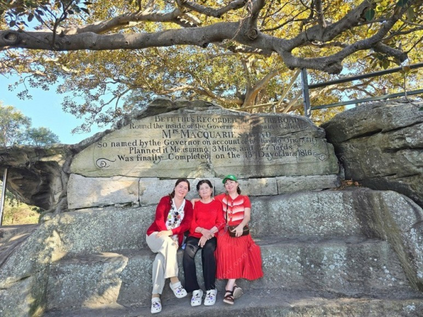 Người trên 70 tuổi có đi được tour Châu Âu không? Điều kiện và lưu ý