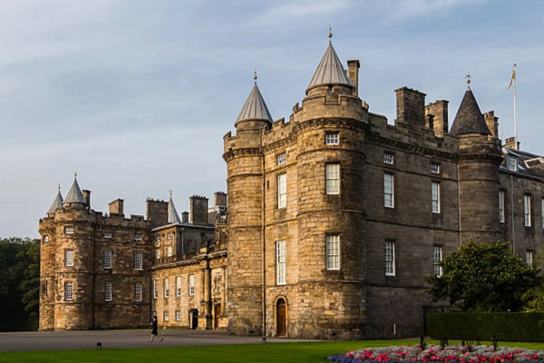 Edinburgh và lâu đài trên đồi: phố cổ Royal Mile và lịch trình tham quan