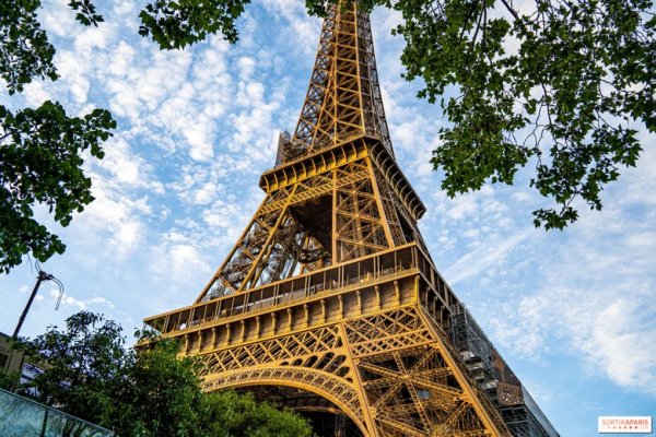 Tháp Eiffel ở Paris: lên đỉnh có gì, giá vé và khung giờ đẹp nhất để đi