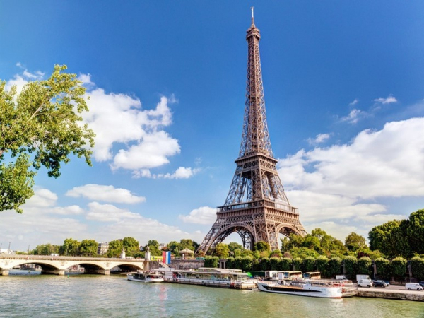 Paris có gì chơi trong tour Châu Âu? Eiffel, Louvre và lịch tham quan