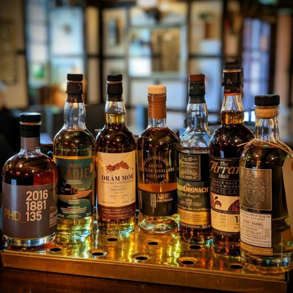 Rượu whisky Scotland: lịch sử, cách nếm đúng điệu và chọn chai làm quà