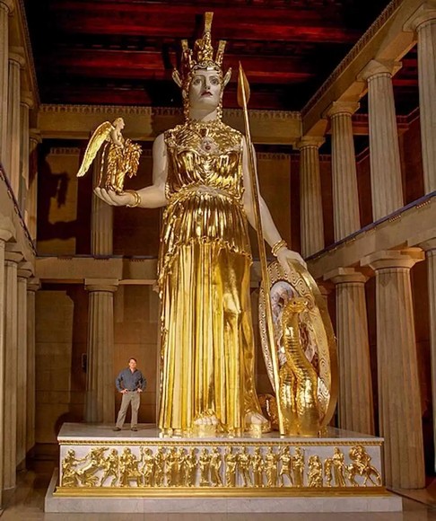 Bản phục dựng tượng nữ thần Athena Parthenos trong bảo tàng