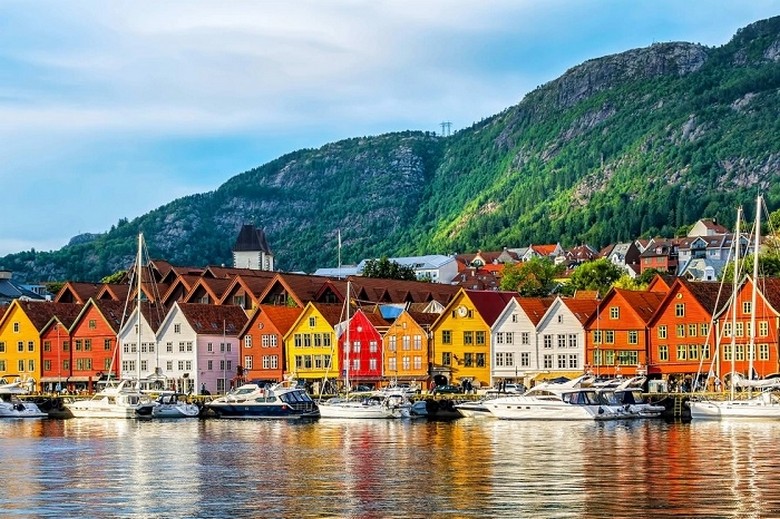Bến cảng Bergen nhìn ra hướng các vịnh hẹp phía tây Na Uy