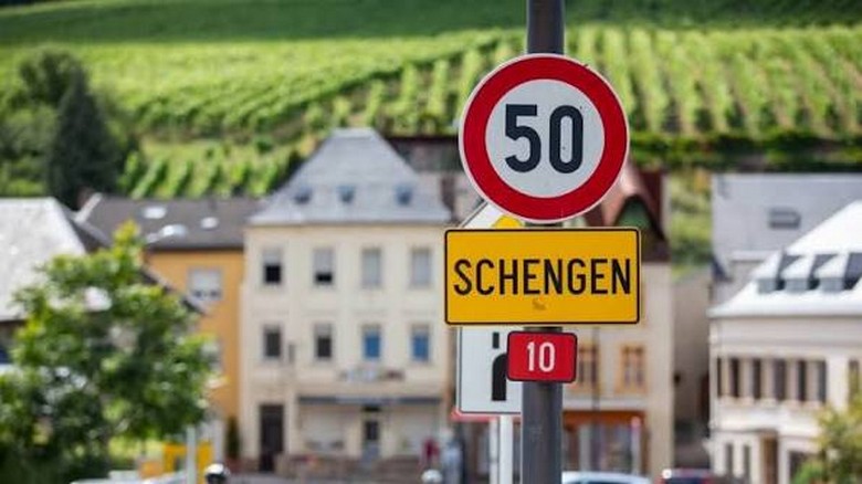 Biển báo biên giới Thụy Sĩ trong khối Schengen