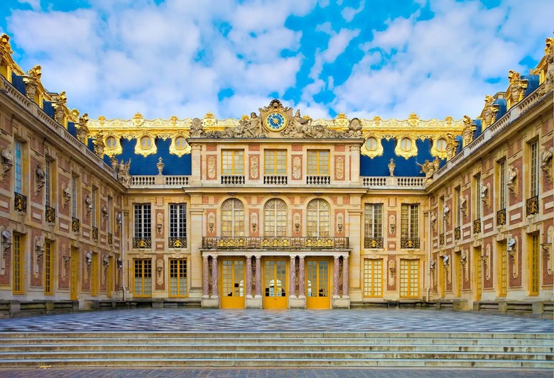 Cổng vào chính của cung điện Versailles