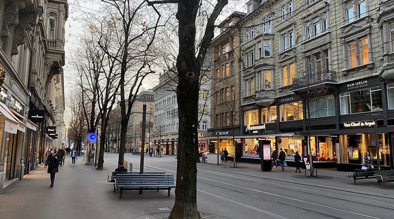Cửa hàng đồng hồ Thụy Sĩ trên phố Bahnhofstrasse ở Zurich