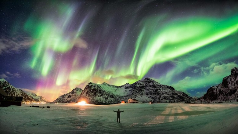 Cực quang xanh lá trên bầu trời Tromsø vào mùa đông