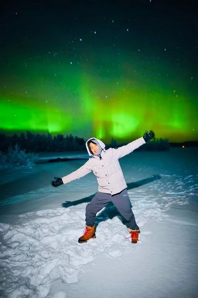 Cực quang xanh lá xuất hiện trên bầu trời đêm ở Rovaniemi