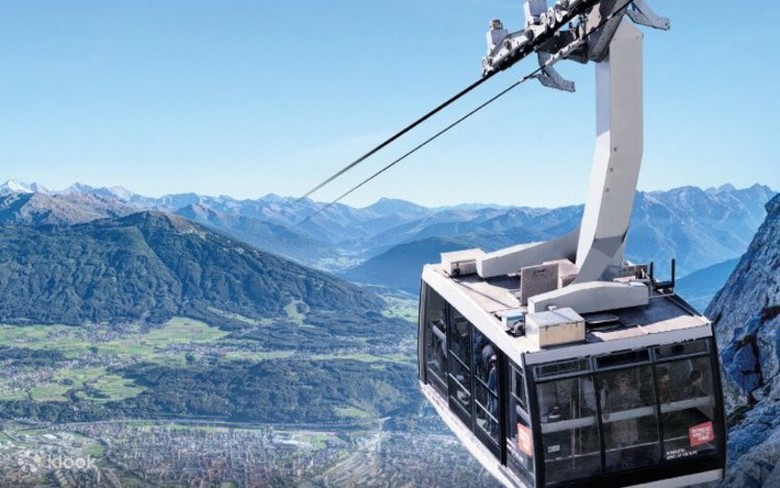 Cabin cáp treo Nordkette đưa khách lên đỉnh Hafelekar