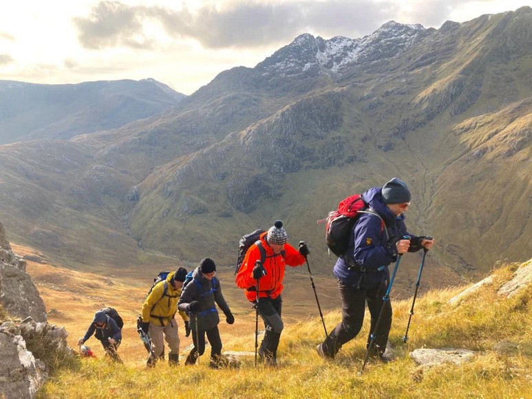 Cao nguyên Scotland dưới trời mưa nhẹ đặc trưng vùng khí hậu ẩm