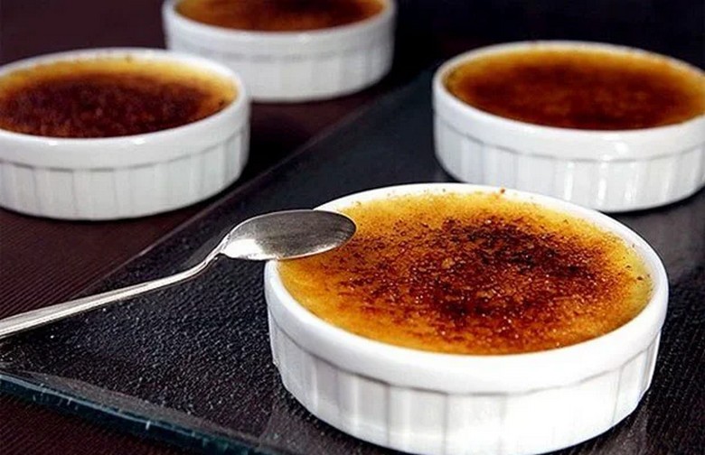 Crème brûlée kem trứng nướng phủ đường caramel