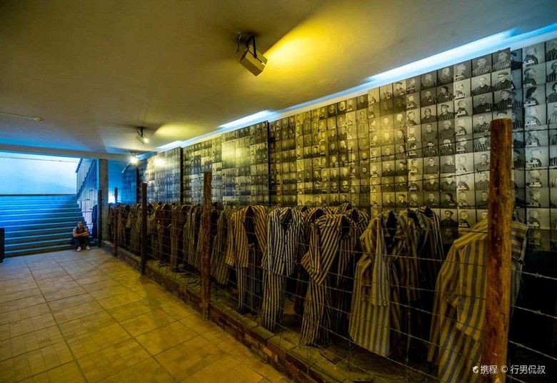 Dãy nhà trưng bày hiện vật tại trại Auschwitz I