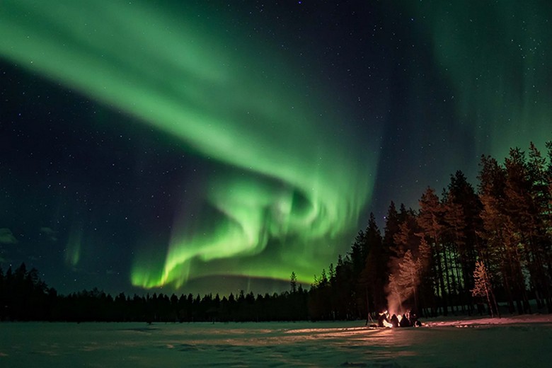 Dải cực quang xanh lục trên bầu trời Lapland Phần Lan