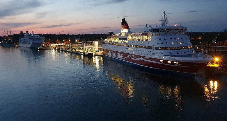 Du thuyền Tallink Silja rời cảng Stockholm