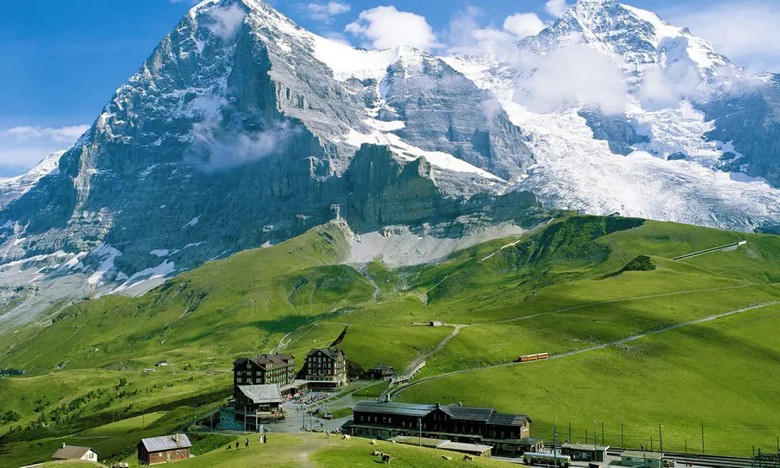 Ga tàu Kleine Scheidegg, điểm trung chuyển lên Jungfraujoch