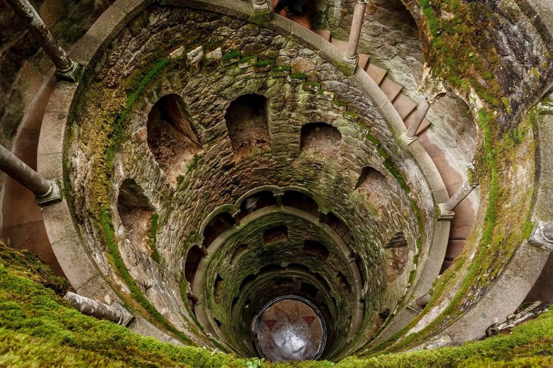 Giếng Thề xoắn ốc trong khuôn viên Quinta da Regaleira