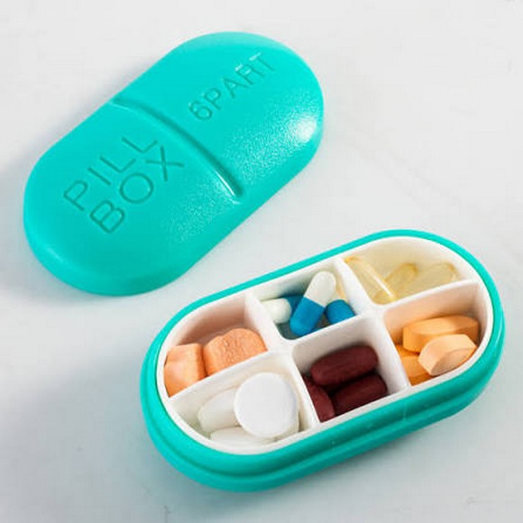Hộp thuốc dự phòng đóng gói dư ngày cho chuyến đi dài