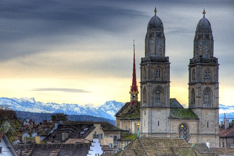 Hai tháp chuông sinh đôi của nhà thờ Grossmünster