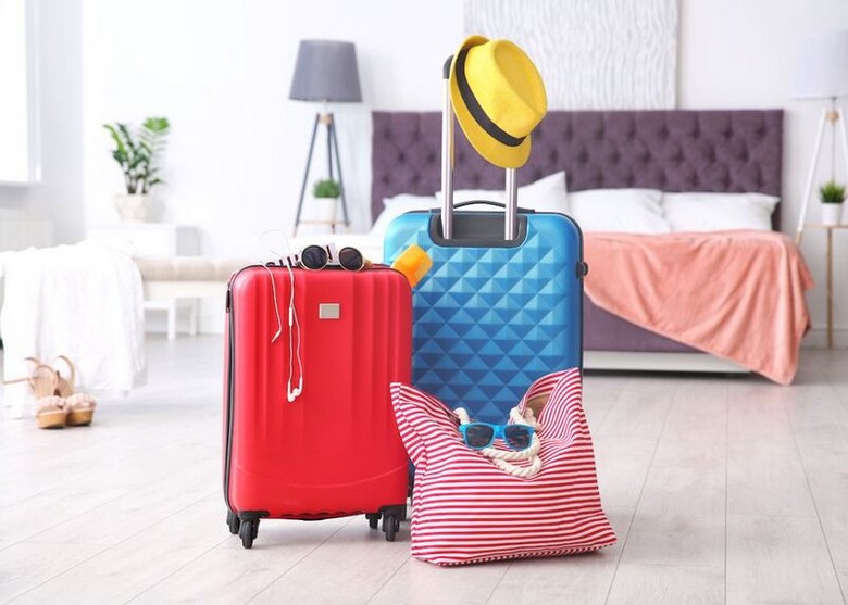 Khách Hà Nội chuẩn bị hành lý cho chuyến đi châu Âu đầu tiên