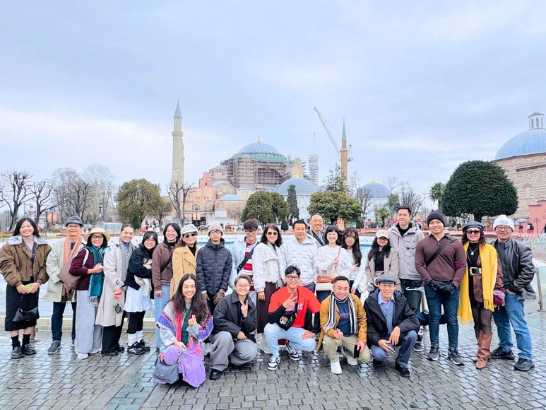  Khách du lịch tranh thủ tham quan Istanbul trong thời gian transit chờ chuyến bay