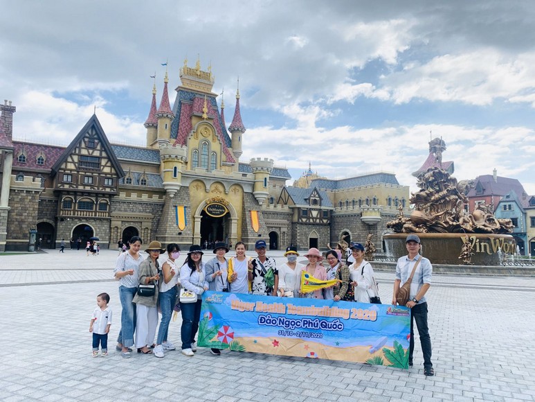 Khách sạn đoàn lưu trú, điểm quay về an toàn nếu không liên lạc được với hướng dẫn viên