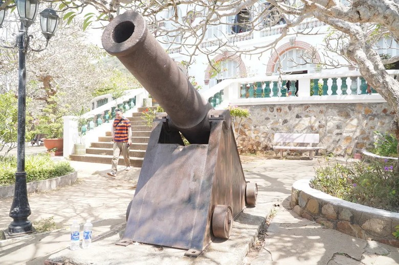 Khẩu súng thần công One O'Clock Gun tại Half Moon Battery