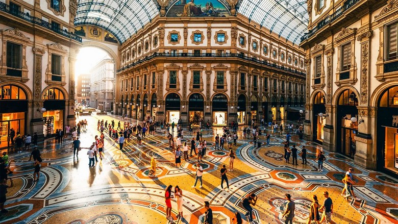 Khu phố Quadrilatero della Moda với các cửa hàng hàng hiệu Ý tại Milan