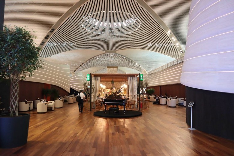  Khu vực chờ tại sân bay Istanbul