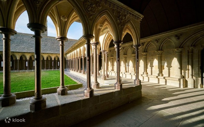 Kiến trúc tu viện Mont Saint-Michel nhìn từ bên trong