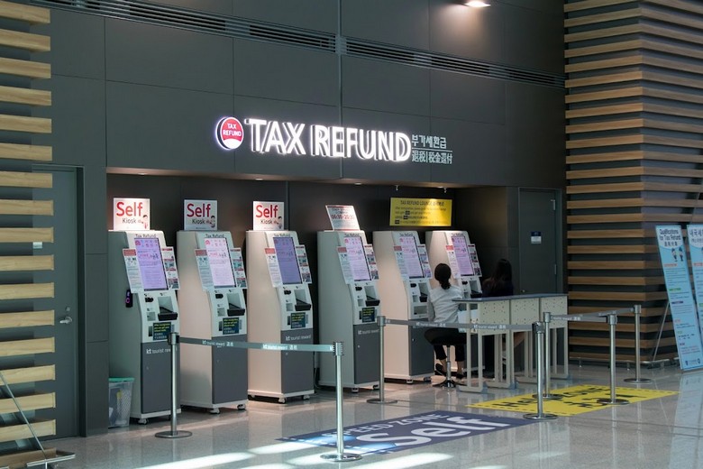 Kiosk hoàn thuế tại sân bay châu Âu