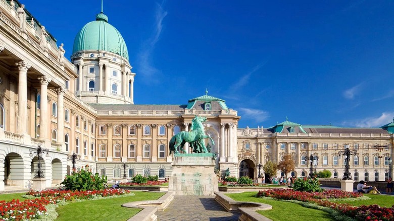 Lâu đài Buda bên sông Danube tại Budapest, Hungary
