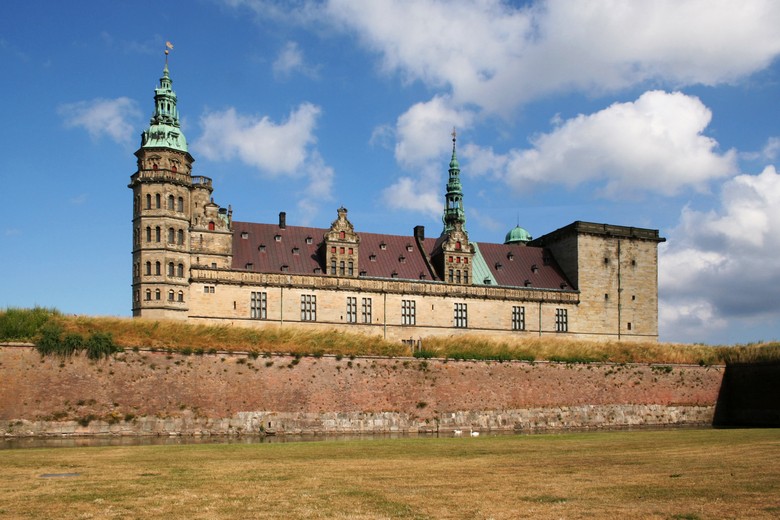Lâu đài Kronborg bên eo biển Øresund, bối cảnh vở kịch Hamlet