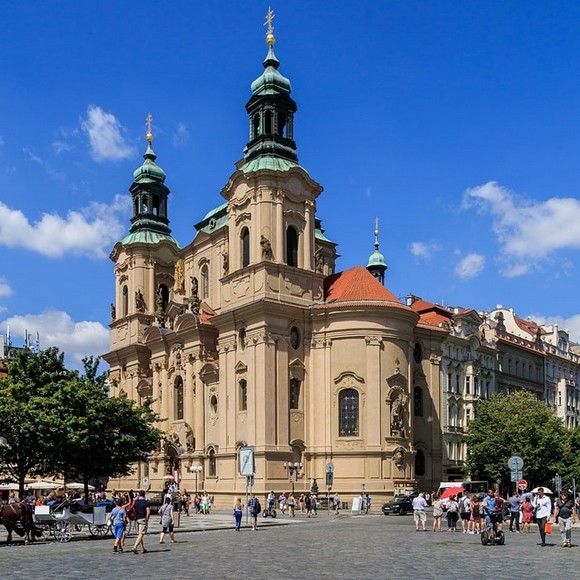 Mái vòm Nhà thờ Thánh Nicholas tại khu Malá Strana, Praha