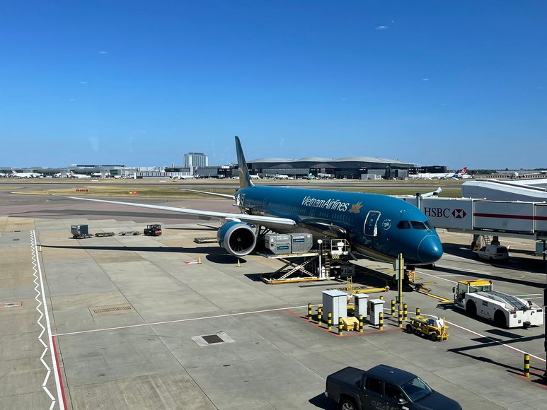 Máy bay Boeing 787 của Vietnam Airlines tại sân bay London Heathrow