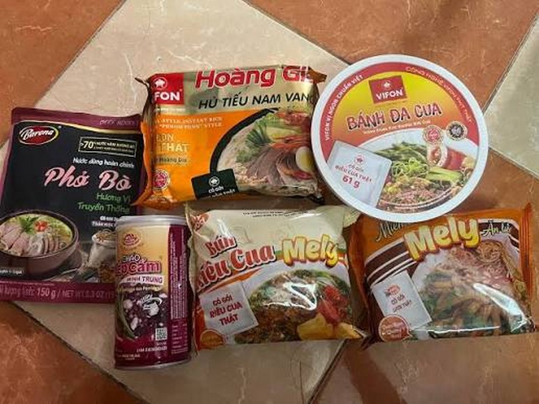 Mì gói, miến, gia vị khô đóng gói kín mang theo tour châu Âu