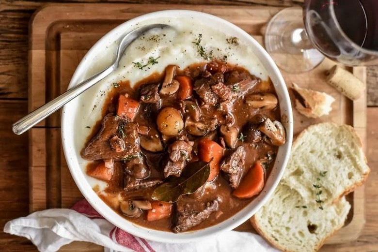 Món Boeuf Bourguignon bò hầm vang đỏ kiểu Pháp