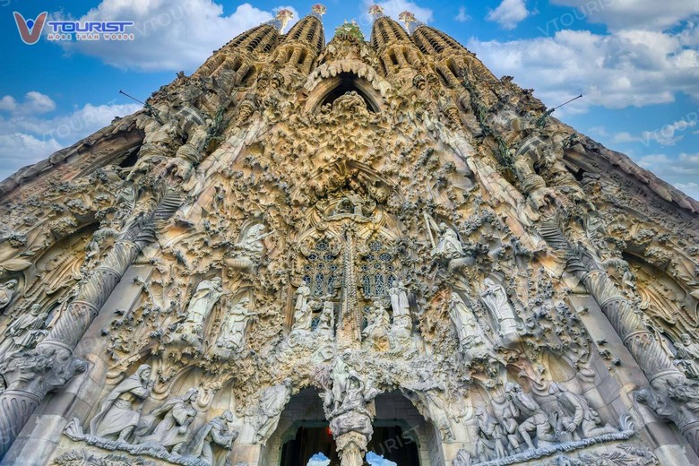 Mặt tiền Giáng Sinh của thánh đường Sagrada Familia