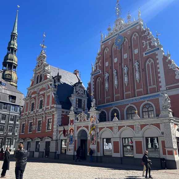 Nhà Đầu Đen tại quảng trường Tòa thị chính Riga, Latvia