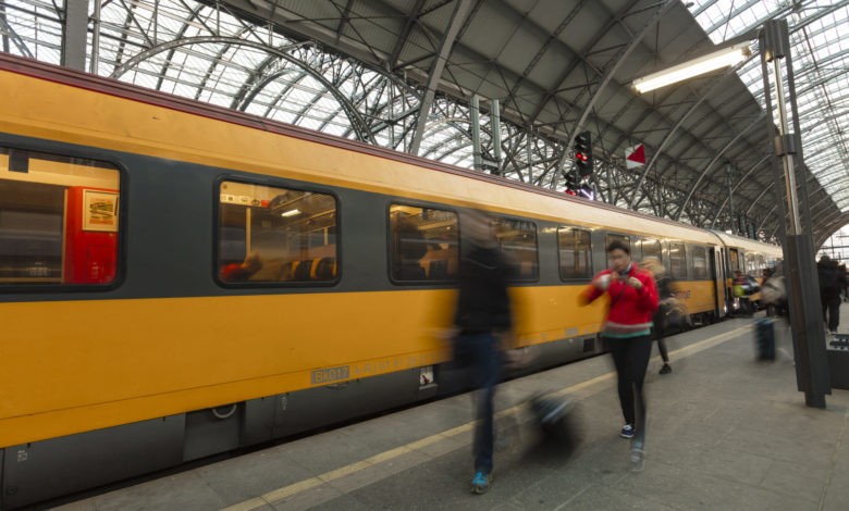 Nhà ga xe lửa tại Praha, điểm khởi hành tới Plzeň và České Budějovice