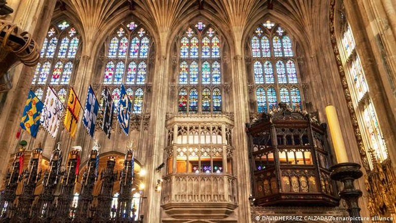 Nhà nguyện St George's Chapel bên trong khuôn viên lâu đài