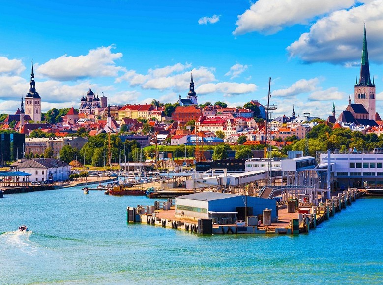 Phà đêm rời cảng Stockholm hướng sang Tallinn, Estonia
