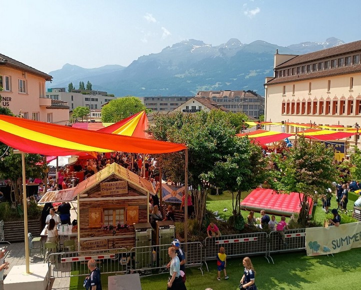 Phố đi bộ Städtle ở trung tâm Vaduz với bảo tàng Kunstmuseum
