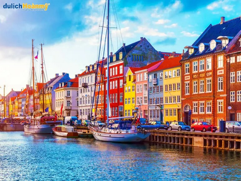 Phố cảng Nyhavn nhiều màu sắc ở Copenhagen, Đan Mạch