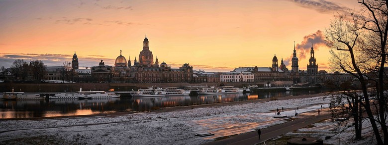 Phố cổ Dresden bên bờ sông Elbe lúc hoàng hôn