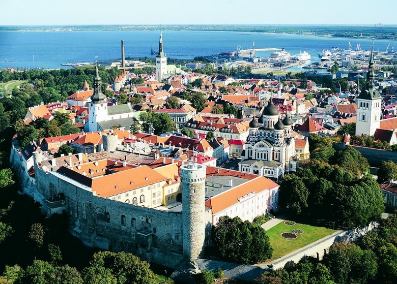 Phố cổ Tallinn nhìn từ đồi Toompea, Estonia