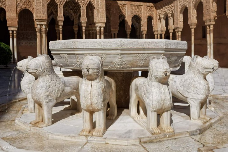 Sân Sư Tử tại cung điện Nasrid, Alhambra, Granada