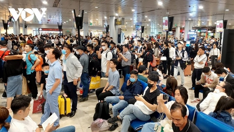  Sân bay Nội Bài giờ khởi hành đoàn khách đi châu Âu dịp Tết