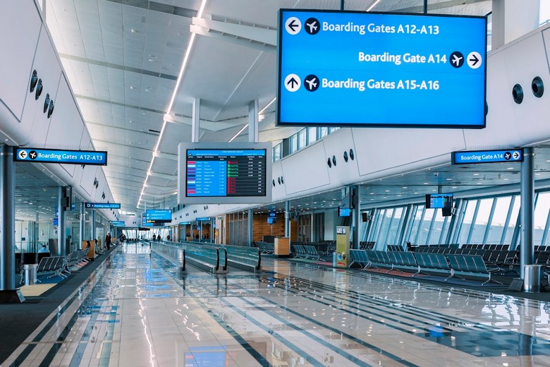 Sân bay Nội Bài hoặc chuyến bay nối chuyến qua điểm trung chuyển