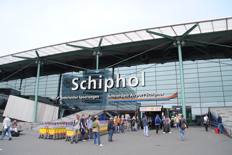 Sân bay Schiphol Amsterdam hoặc chuyến bay nối chuyến qua điểm trung chuyển