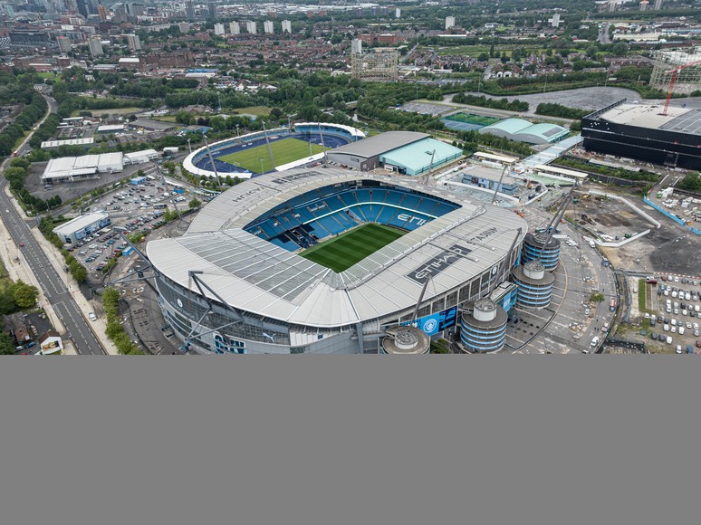 Sân vận động Etihad của Manchester City nhìn từ bên ngoài